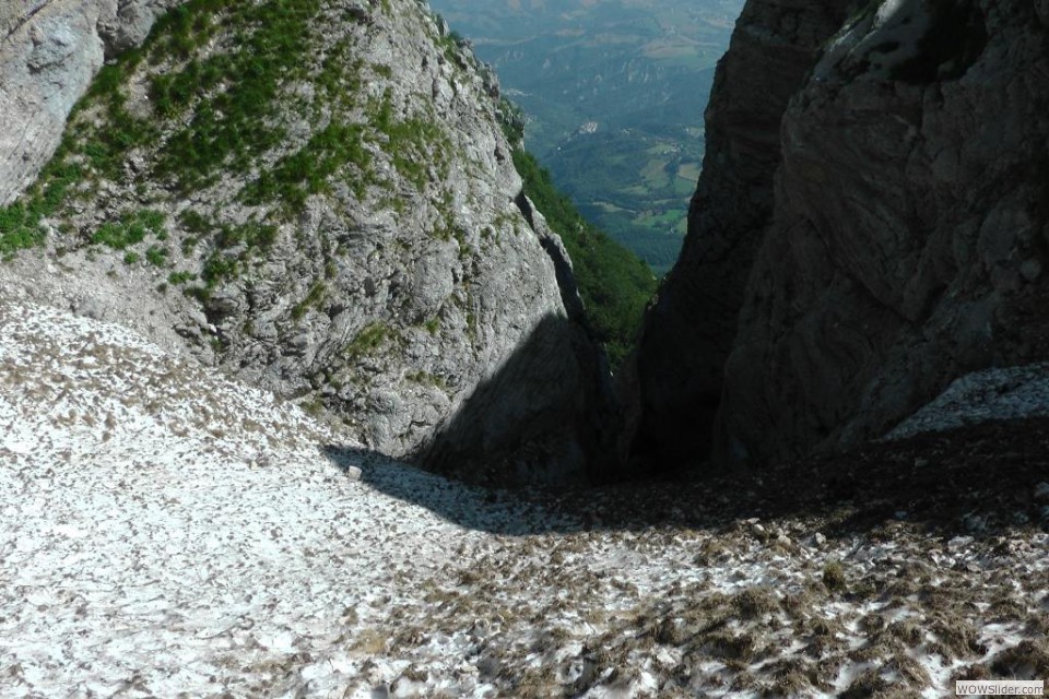 E Il bacino di raccolta e l'abitato di Castelli